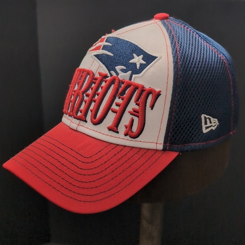 New Era Patriots Red / Navy NFL Snapback Hat .